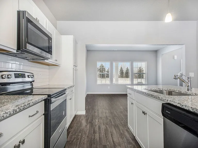 854 Winchester St — Photo 4