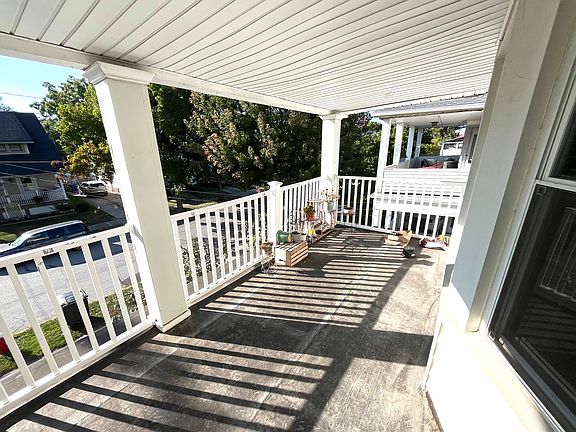 2nd image of 1633 Rosewood Ave