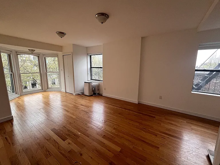20 Sidney Pl #4B — Photo 5