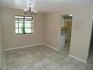 4th image of 325 Fairwood Ct