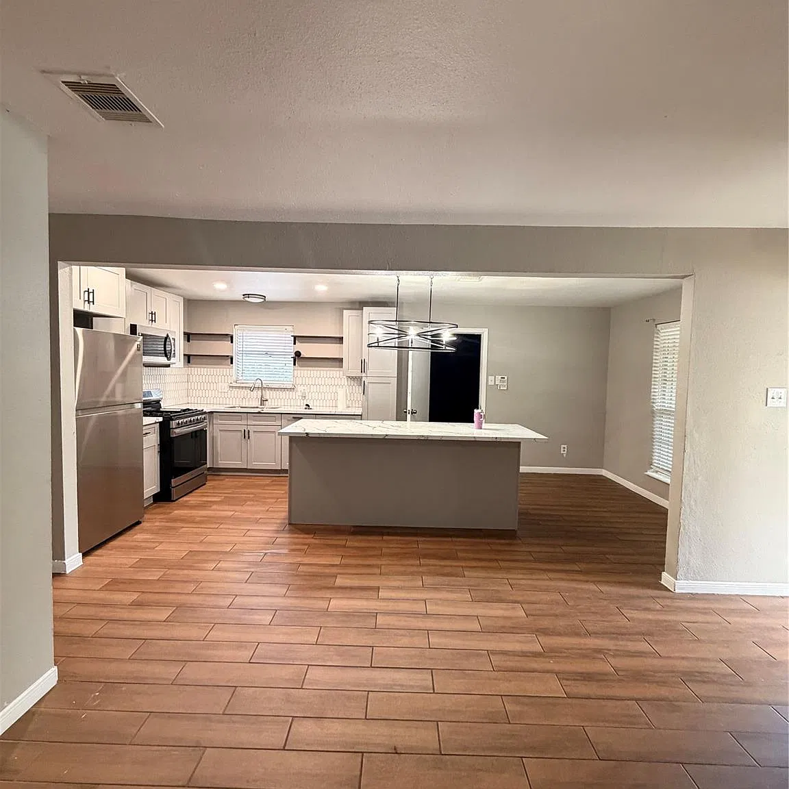 4 bed, 1.5 bath, 1060 sqft, $1,750 — Photo 3