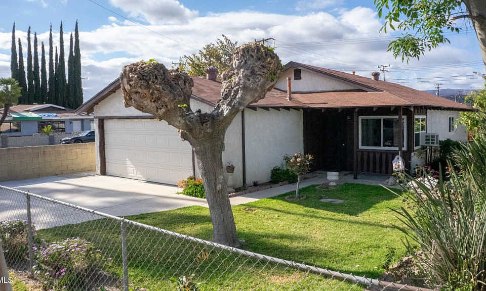 1st image of 811 Ventura Ave