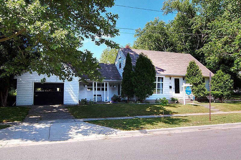 1st image of 1063 Drexel Dr NE