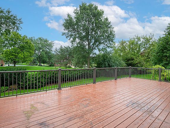 5th image of 315 Bishop Ct