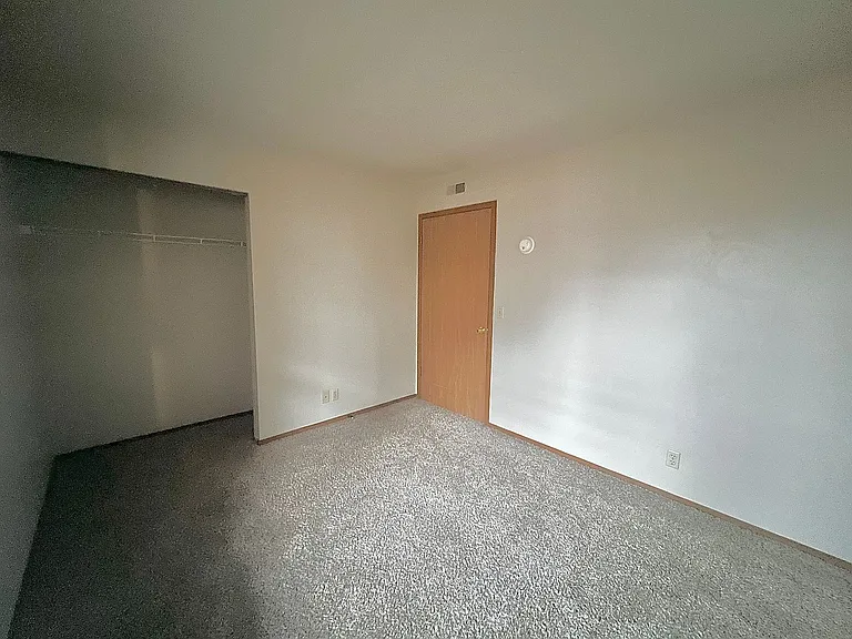 Oakridge Apartments — Photo 33