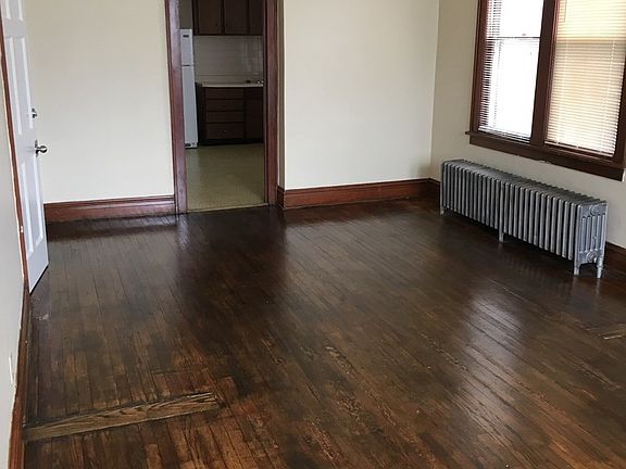 3rd image of 1239 Victoria Ave APT 2F