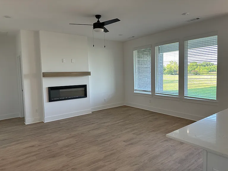 1051 Thornwood Pl — Photo 5