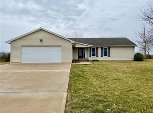 219 Golf Course Rd, Marshall, IL 62441