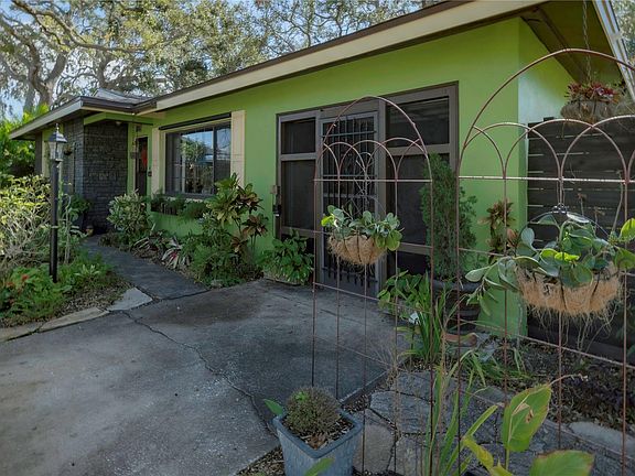 5th image of 631 San Roy Dr S