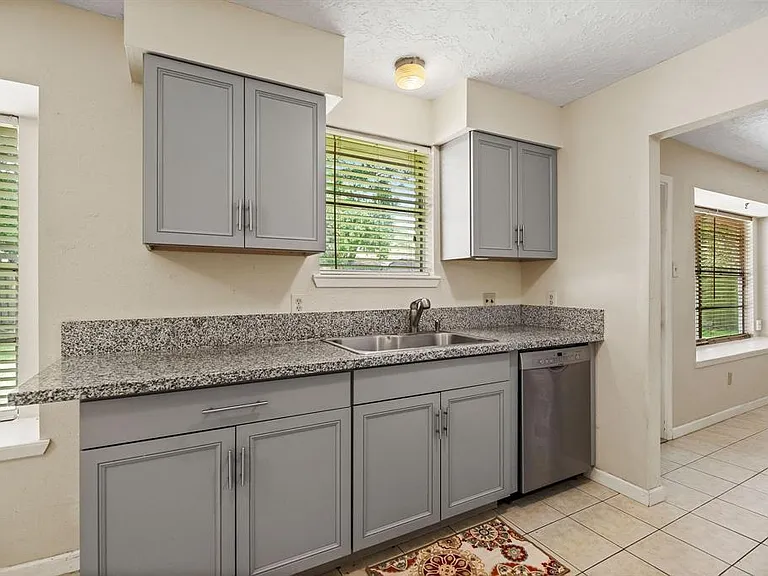 9718 Shady Tree Ln — Photo 7