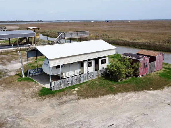 1476 Mabry St, Gilchrist, TX 77617