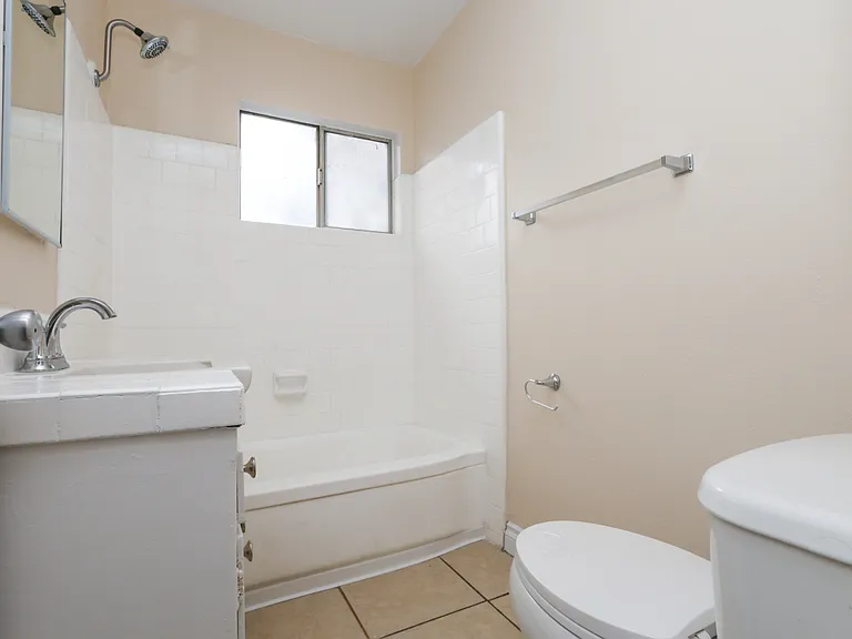 Silverwood Apartments (538,550,562) — Photo 21