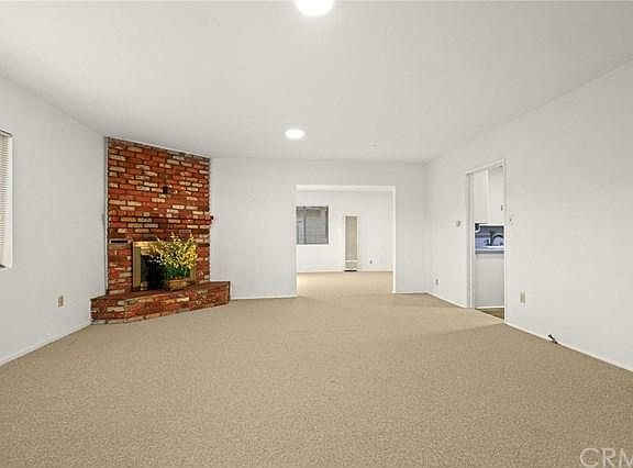 5th image of 301 E Floral Dr