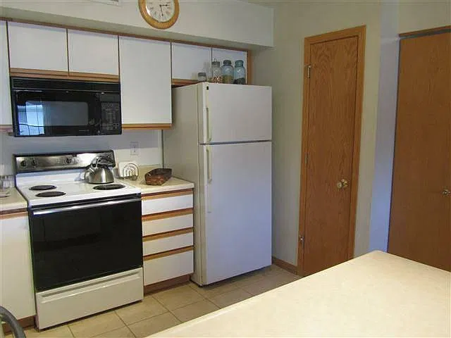 2 bed, 875 sqft, $1,200 — Photo 3