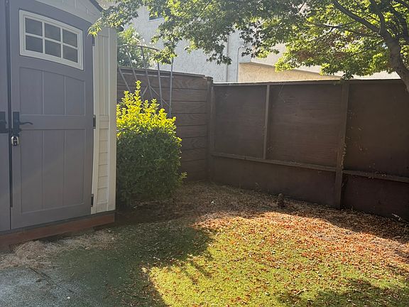 4th image of 895 Canfield Ct #2