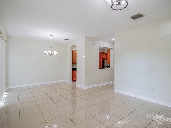 2nd image of 4444 Arabian Way