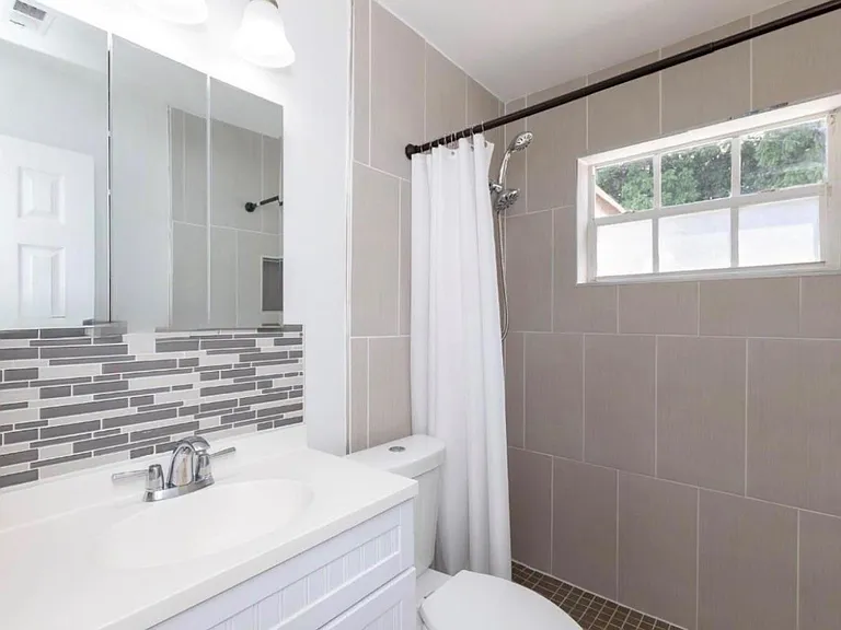 1398 SW 47th Ter — Photo 9