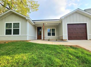 910 W Baker St, Denison, TX 75020