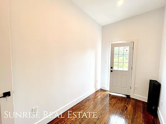 Rented by Sunrise Real Estate | media 23