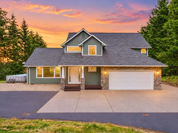 966 Lookout Road, Castle Rock, WA 98611