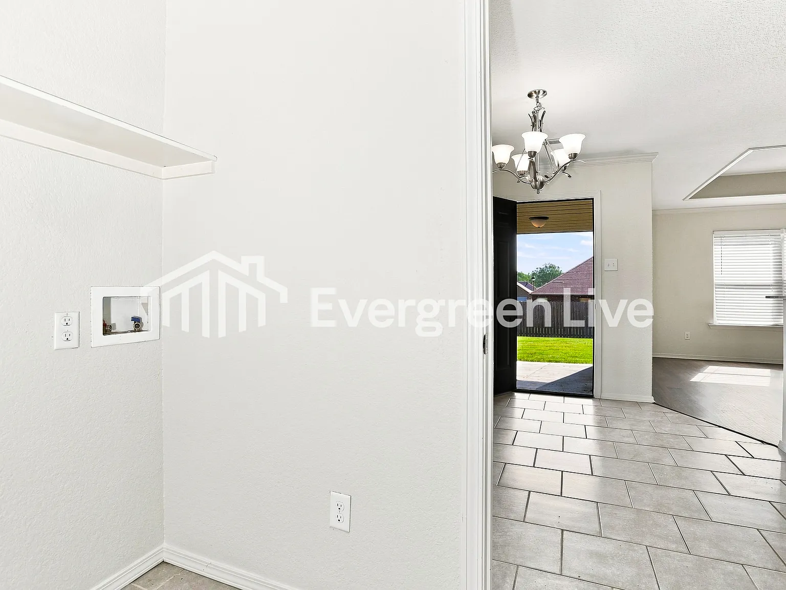 3 bed, 2.0 bath, 1428 sqft, $1,445 — Photo 2