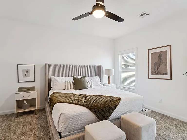 2410 W Charleston St — Photo 35