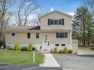 447 Brown Trl, Hopatcong, NJ 07843