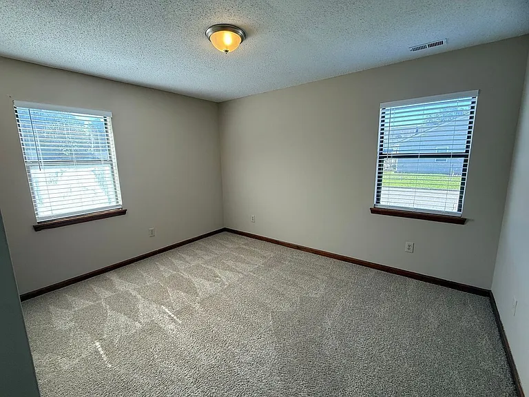 102 Pete Jones Dr — Photo 6