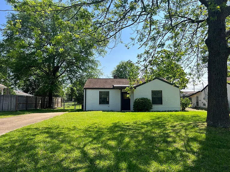 122 Forest Ave — Photo 1