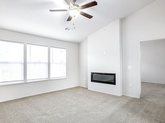 4th image of 6620 W Devon Ave #2