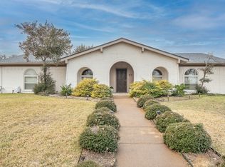 1633 Martha Dr, Bedford, TX 76022