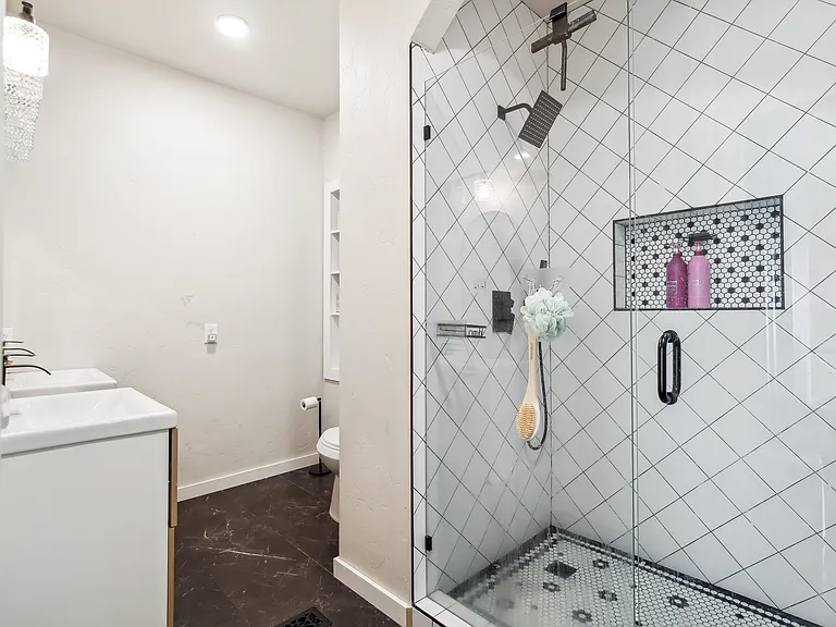 1717 N High St — Photo 14