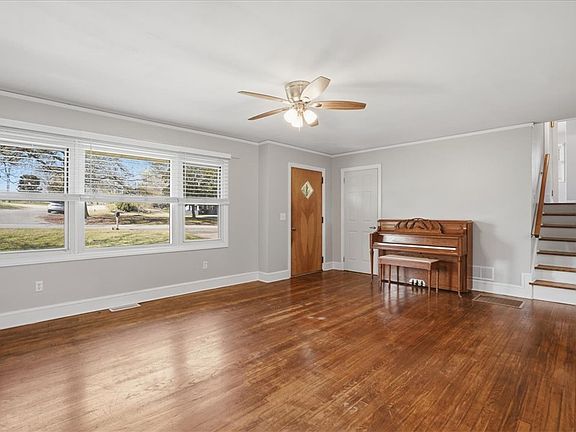 5th image of 11 Spring Valley Rd