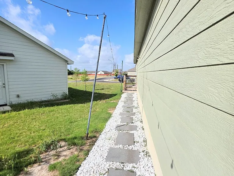 1031 Magrum Way — Photo 4