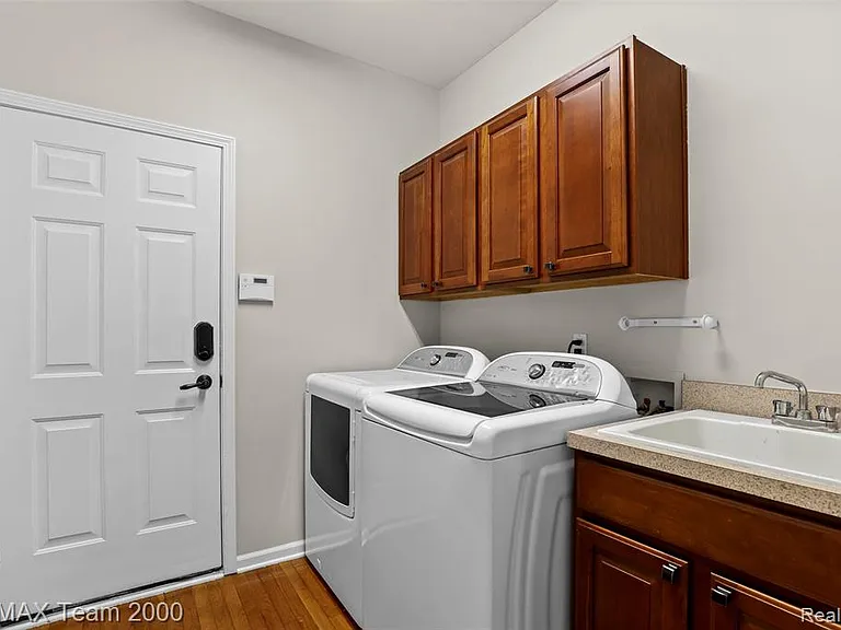 1248 Lasalle Rd — Photo 38