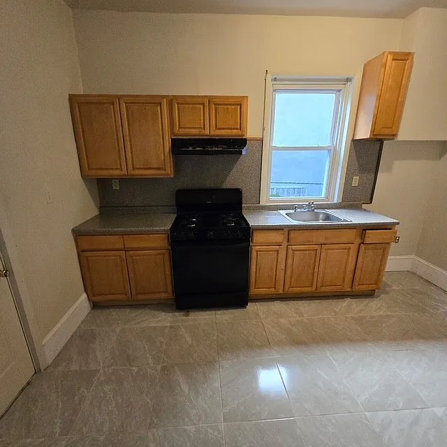 3 bed, 1338 sqft, $1,895 — Photo 3