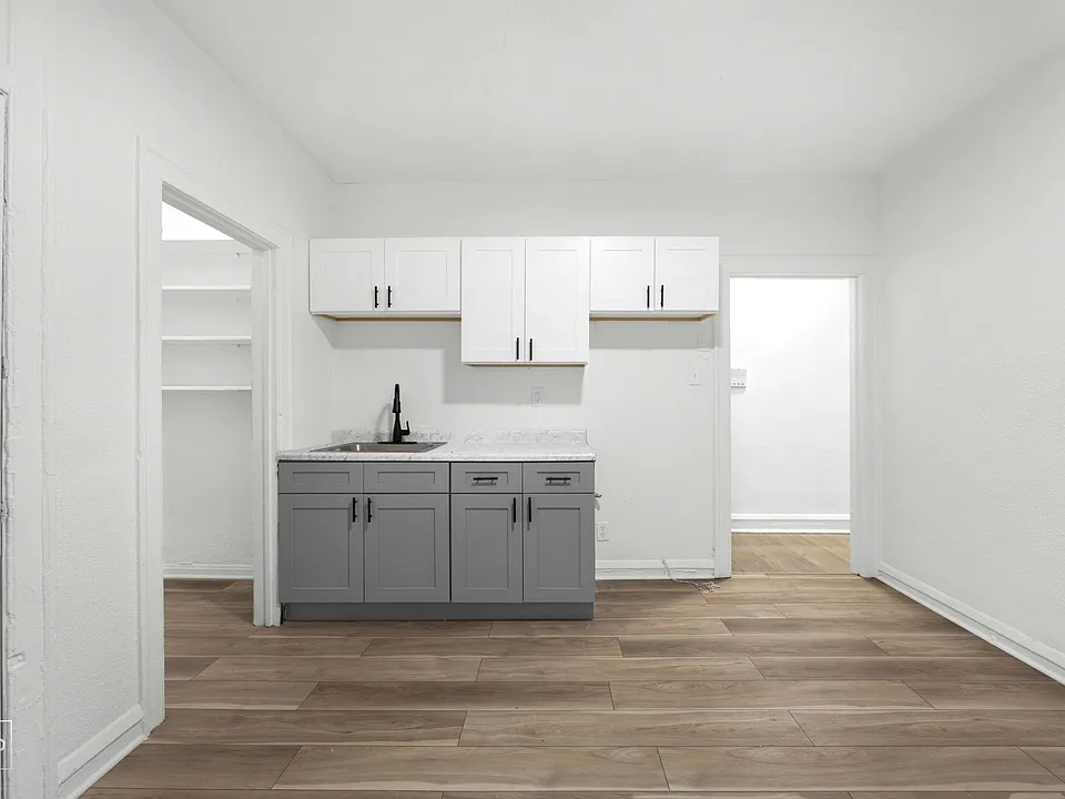 7801 S Essex