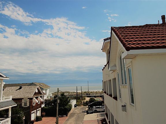 5th image of 111 Corinthian Ave #2
