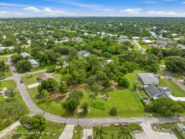 11126 Mulberry St, Sebastian, FL 32958