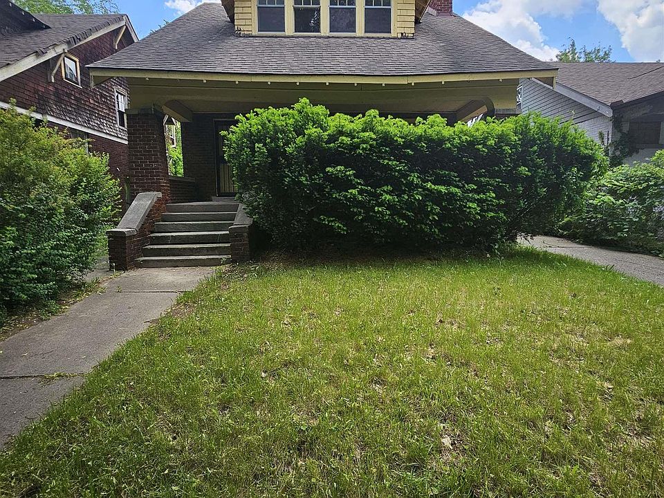 1st image of 127 Cedarhurst Pl