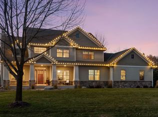 8190 Kelzer Pond Dr, Victoria, MN 55386