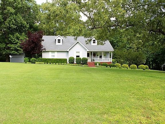3rd image of 621 Green Oaks Ln