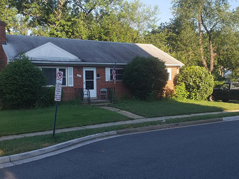 800 N Woodrow St — Photo 5