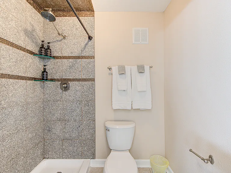 5950 Arncliffe Dr — Photo 25