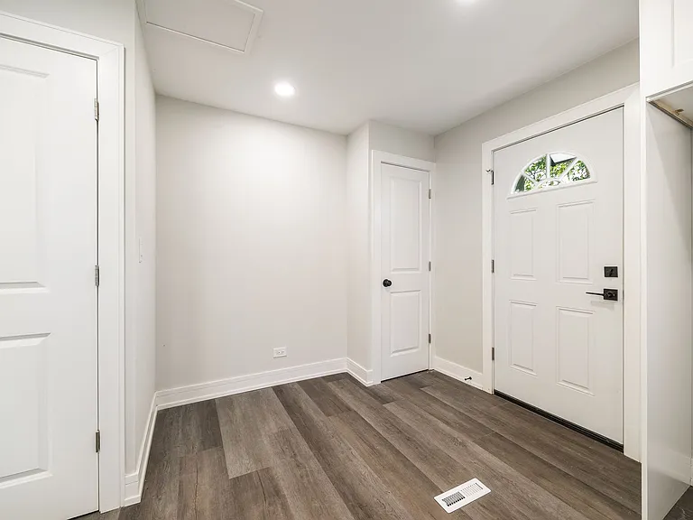 16752 Artesian Ave — Photo 14