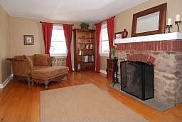 Elegant and spacious with beautiful working fireplace 