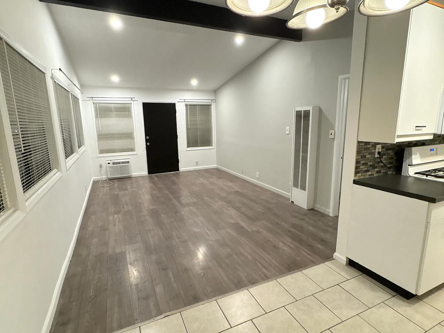 7253 Vineland Ave — Photo 3