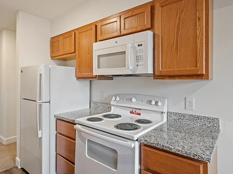 Coopers Landing Apartments — Photo 34