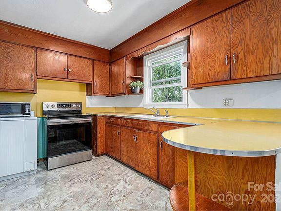5th image of 103 Glasbrook St