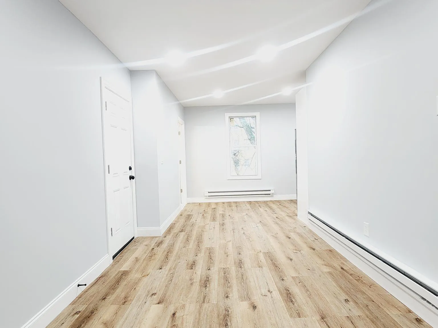 3 bed, 1000 sqft, $2,400 — Photo 4